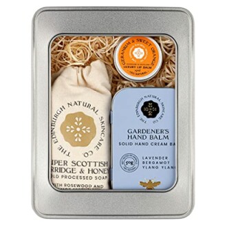 Baylis & Harding Jojoba, Vanilla & Almond Oil Luxury Pamper Present Gift Set vs. Luxury Gift Box: A Comparison
